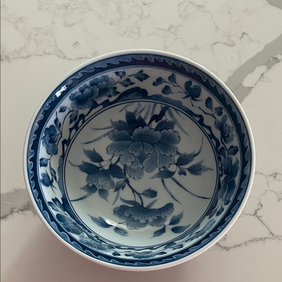 Vintage Classic Blue and White Floral Ceramic Bowl - Picture 4 of 4